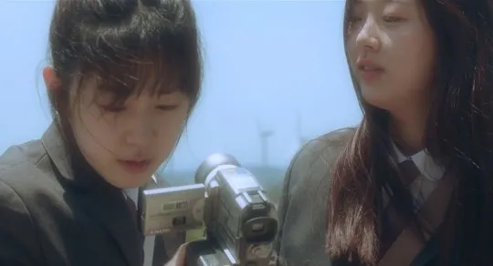 《告白的那一天》由朴惠秀（左）、以《陰影下的她》橫掃新人獎的金施恩主演。翻攝naver