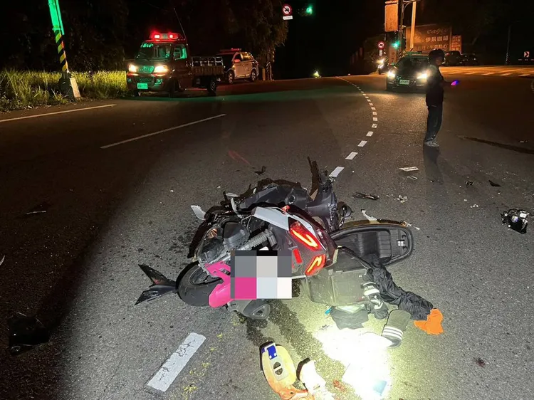 謝姓少年機車全毀。民眾提供