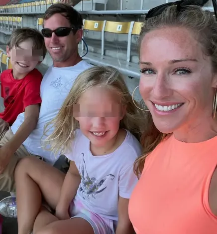 吉普生（右一）與老公有２個小孩。翻攝Susanna Gibson競選網站