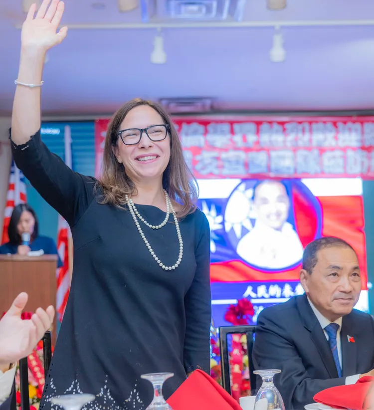 AIT主席羅森伯格PO出4張與侯友宜同框照片，表示非常高興再一次見到侯友宜。翻攝X平台/@BoardChairAIT