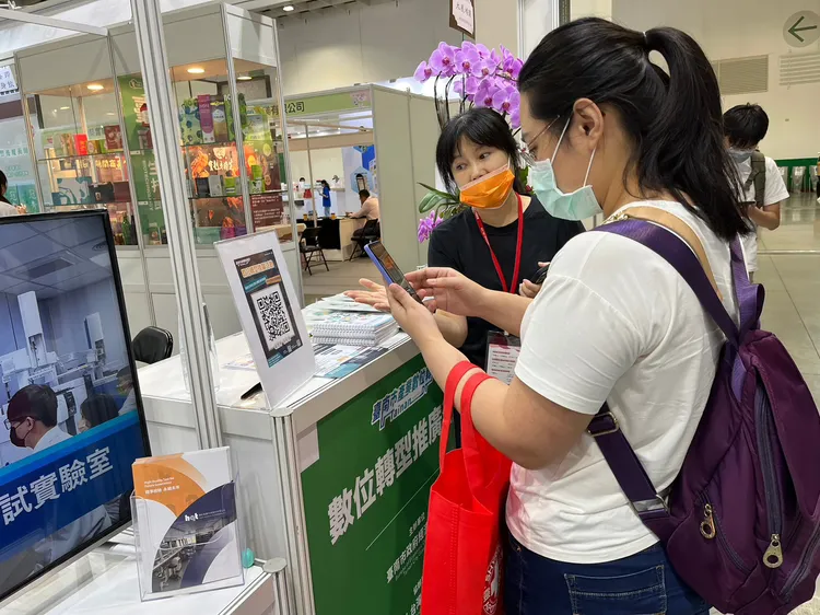 經發局於南港展覽館生技大展，辦理數位轉型推廣活動。經發局提供