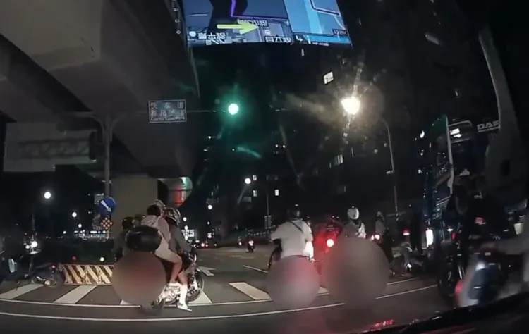 車禍發生當下。翻攝畫面