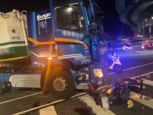 新北油罐車撞機車　女騎士右腳遭輾送醫