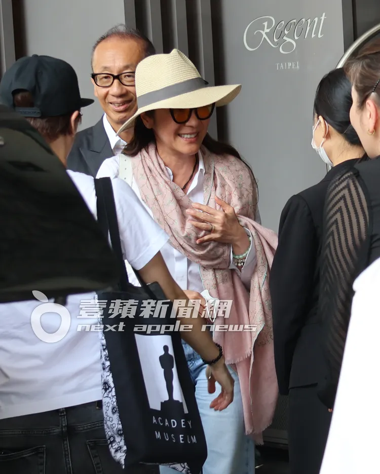 楊紫瓊心情非常好，笑得很開心。特勤中心攝