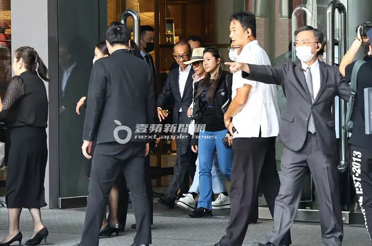 楊紫瓊下榻的晶華酒店全員出動。特勤中心攝