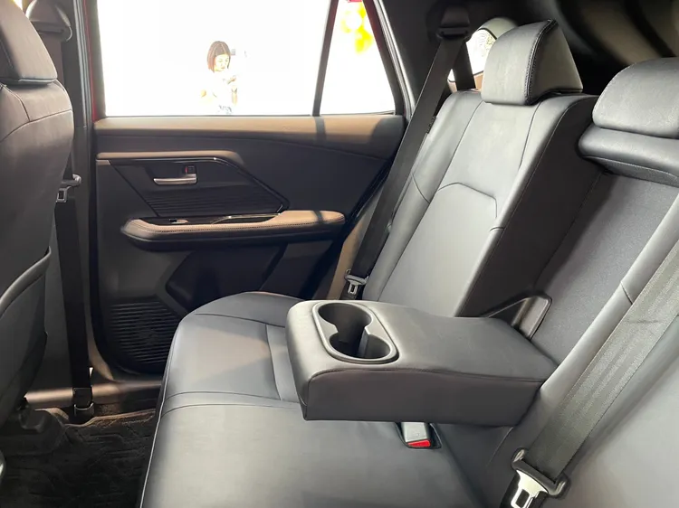 實際後座空間表現不俗，頂級潮玩版才附有中央扶手功能。林浩昇攝
