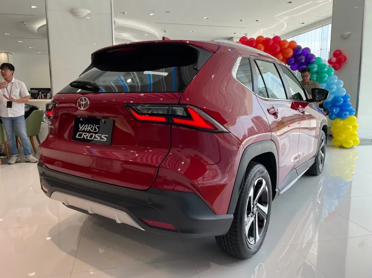 現場的最頂級Yaris Cross潮玩版，外觀增加LED前霧燈、前後銀色擾流底板、銀色車側飾條、車頂行李架等專屬特徵。林浩昇攝