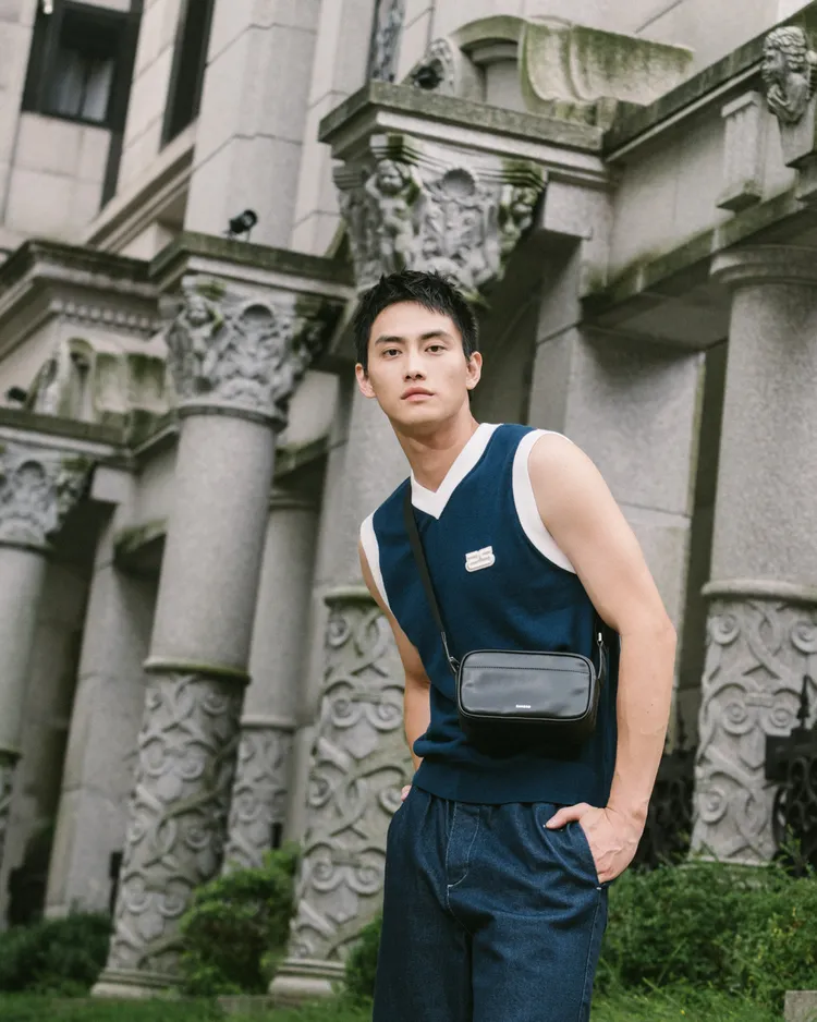 范少勳換上無袖背心露出精壯手臂。翻攝范少勳IG