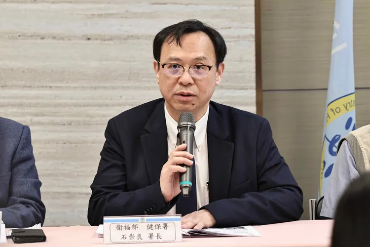 健保署署長石崇良表示，持續努力將具有臨床實證效益且臨床治療必要的新醫材納入健保。資料照