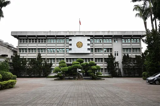 调查官沦捷运痴汉！车厢伸狼爪连摸2女下体　这下惨了