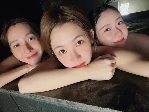 嗨到脫了!張景嵐、郭書瑤、楊晴開房間一起睡  女神裸浴畫面流出