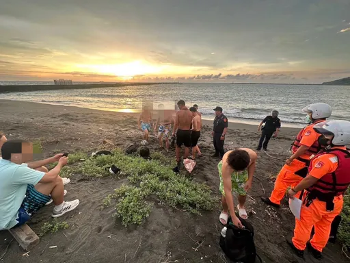 海葵來襲!強風捲長浪 高雄港警防颱小組勸離管制區民眾