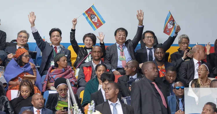 民眾黨立委邱臣遠、民進黨立委范雲、邱泰源、邱志偉，及我駐史國大使梁洪昇等人皆出席雙慶活動。總統府提供