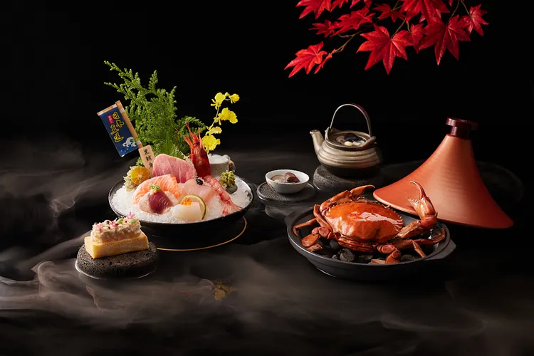 「旨味酒蒸活蟹」選用當令新鮮豐腴的蟹蟳，搭配特殊料理手法和獨家調製醬料，將濃郁蟹膏和鮮美甘甜的秋蟹完美融合。王品提供