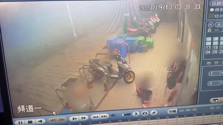 路人持高爾夫球桿嚇退余嫌。翻攝畫面