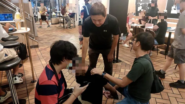 警方在18時45分於左營區左營大路逮捕余嫌。翻攝畫面