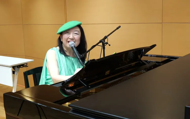 石田桃子主要演奏鋼琴，也會作曲。翻攝日本yahoo