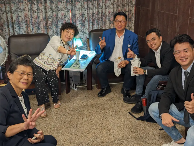 今早立院開議，5位朝野立委搶頭香。蘇柏銓攝