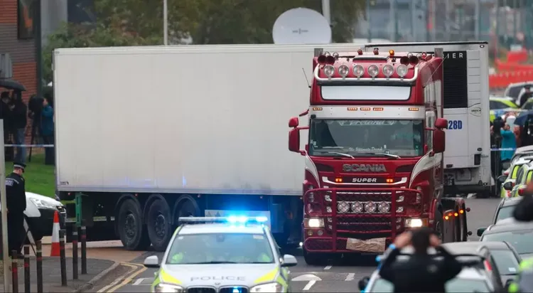 2019年英國埃塞克斯郡警方發現39名越南偷渡客陳屍貨櫃車當中。資料照片