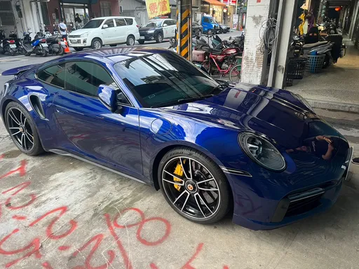 內湖保時捷廠出事啦!華晶老董千萬愛車911 turbo S送保養 刺青男偷開去摩鐵還在車上幹這事