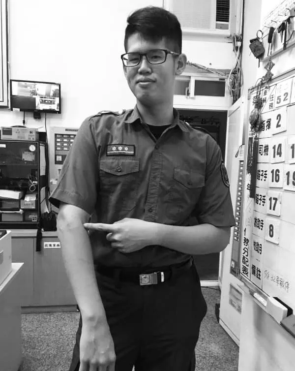 陳柏翰曾任基隆市消防局信二消防分隊隊員，是一個個性開朗、樂觀的190大男孩。翻攝自基隆市消防局-角落消火伴