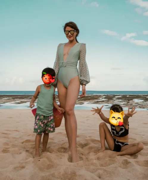 蔡沐妍經常帶著兩個孩子出國渡假，圖為昔日峇里島之旅。翻攝蔡沐妍臉書