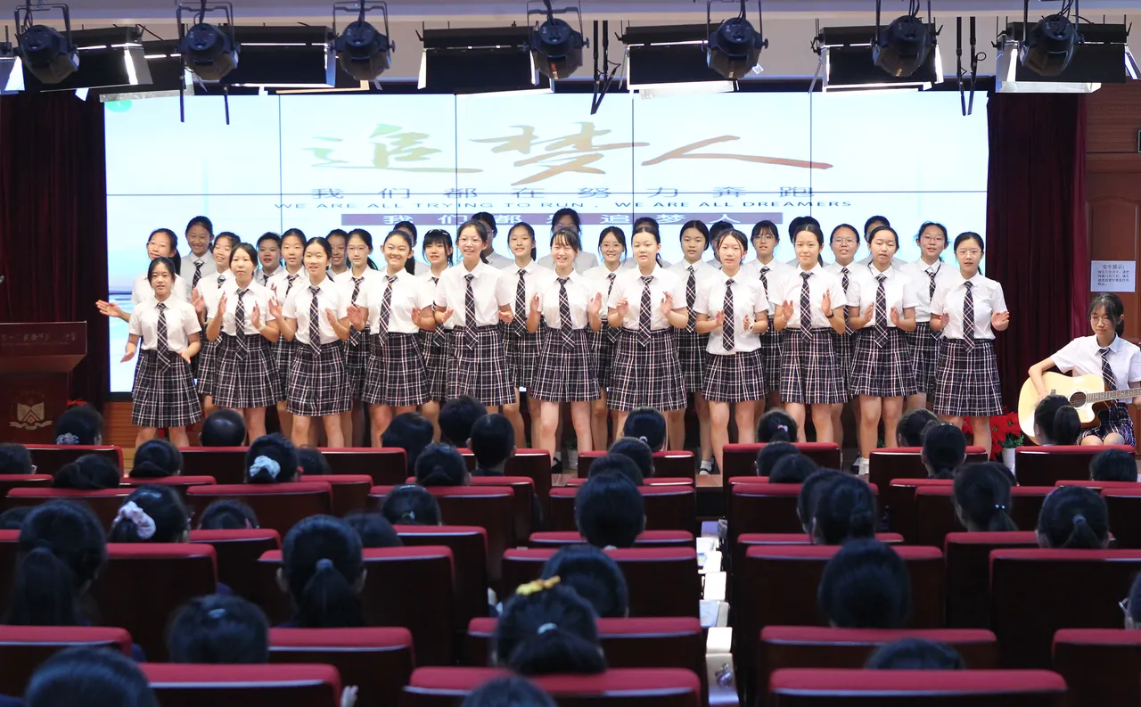 北京市北師大實驗華夏女中本月1日開學。新華社