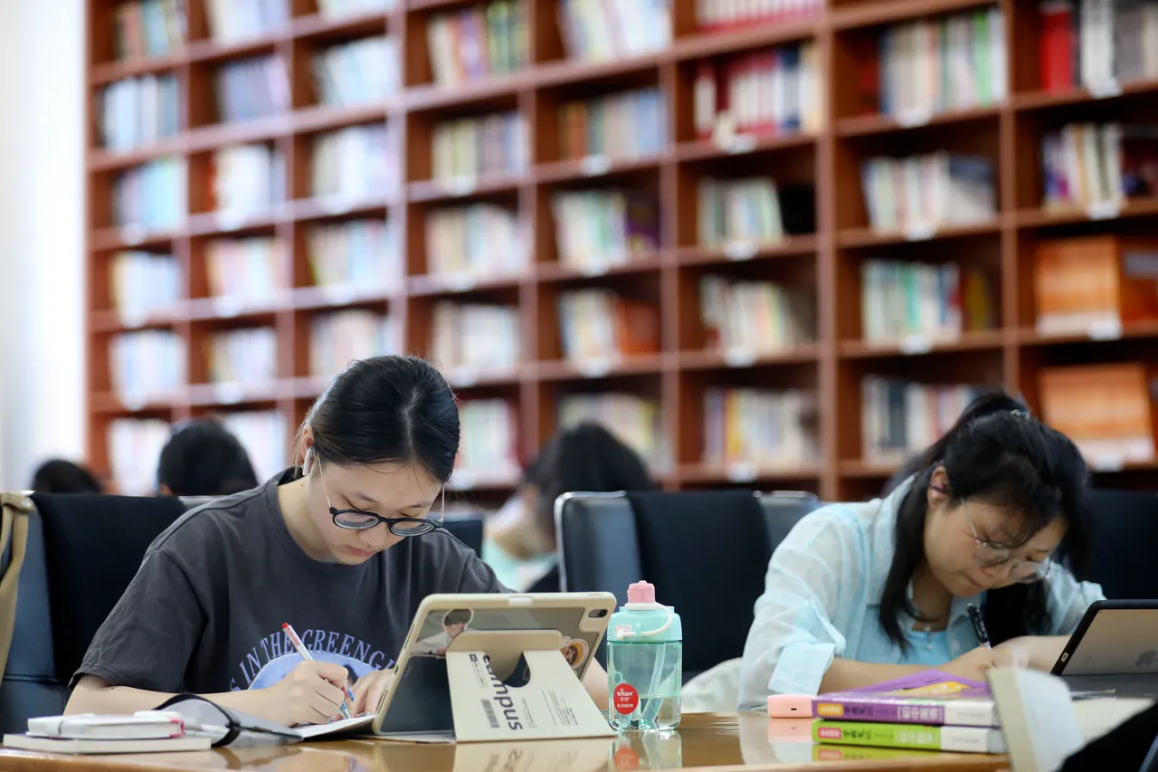 湖南省資興市圖書館。新華社