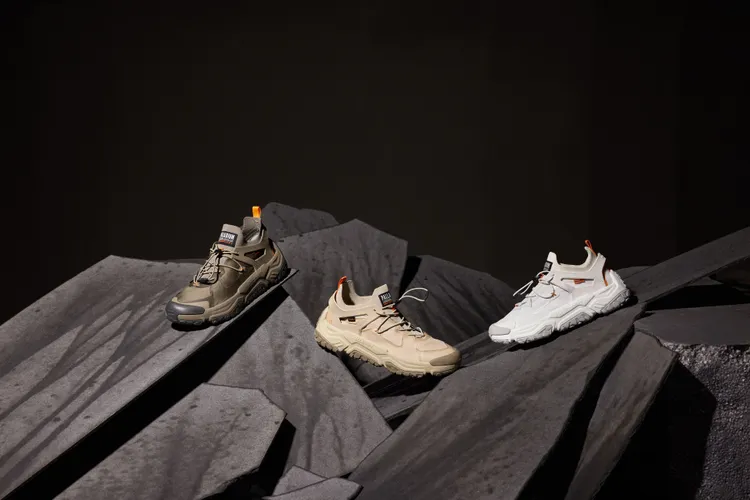 升級橘標防水CAGE⁺系列Off-Grid鞋型，各3880元。品牌提供