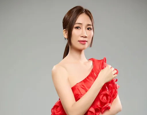 女歌手靠阿嬤拉拔長大 錄音驚聞百歲嬤健康亮紅燈跪地淚崩