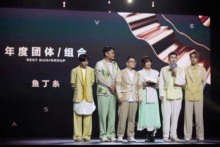 蘇打綠（魚丁糸）日前獲得浪潮音樂大賞最佳團體獎。翻攝吳青峰IG