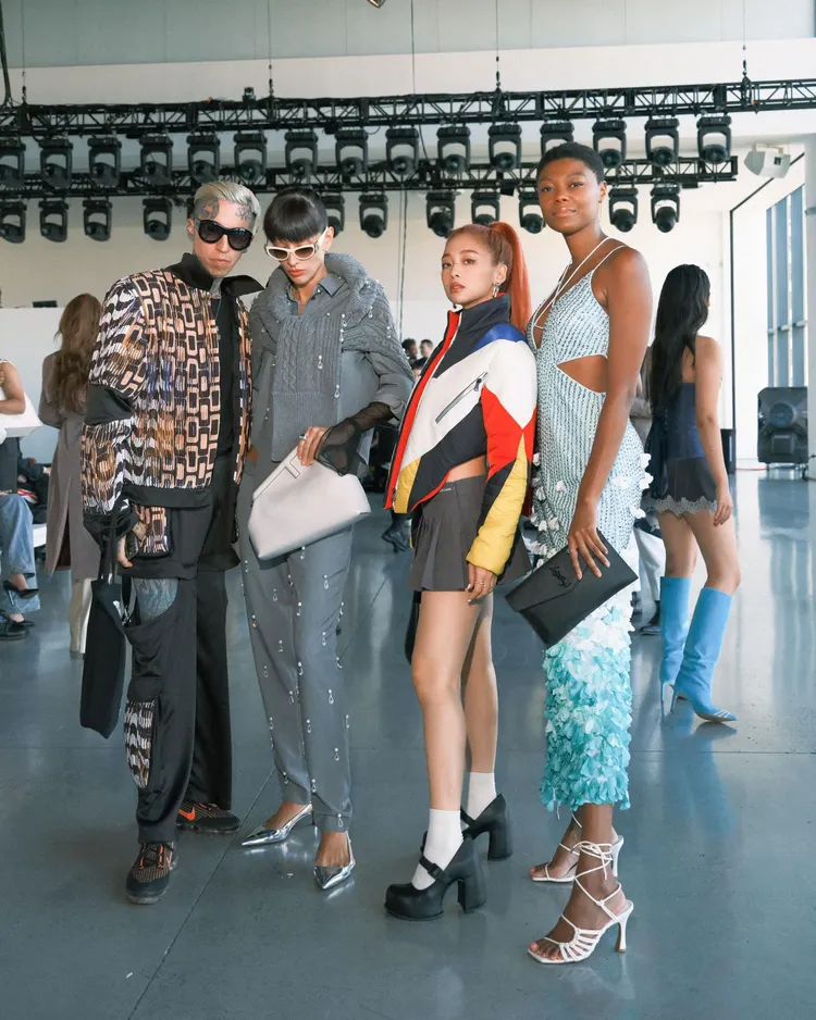 鬼鬼飛到紐約出席時裝周。翻攝吳映潔臉書