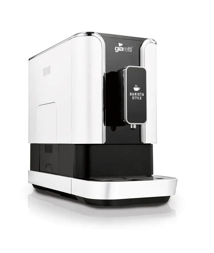 即日起入住長榮鳳凰酒店「義式香醇一泊二食住房專案」，優惠價格1萬8260元起，每房贈送市價1萬7800元的義大利Giaretti珈樂堤「Barista C2+ 全自動義式咖啡機」1台。業者提供