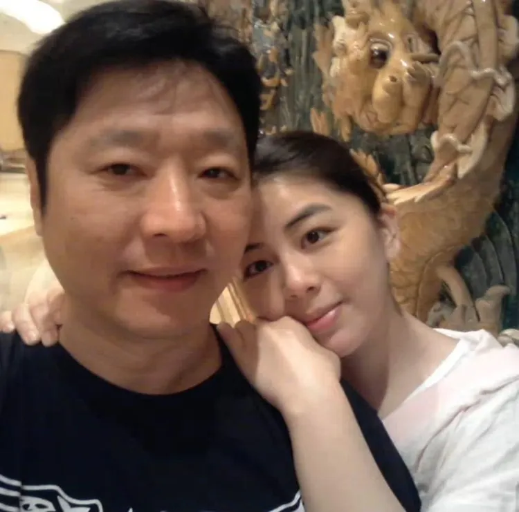 小珍（右）力挺製作人老公甯宜文。翻攝甯宜文臉書