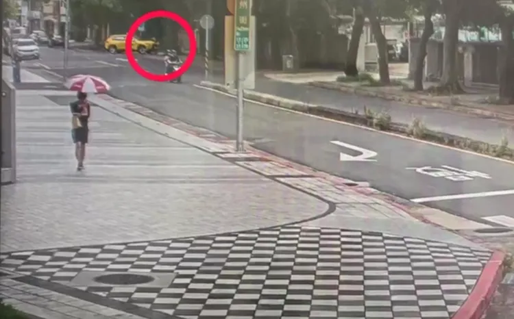 監視器拍下婦人遭撞飛瞬間。翻攝畫面