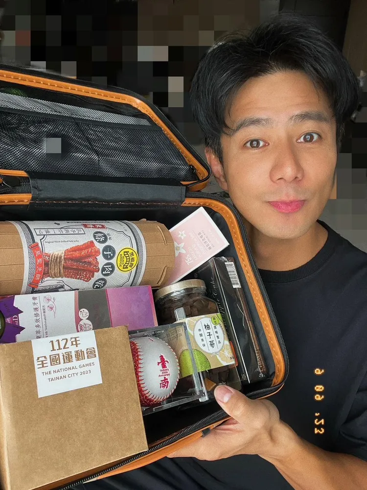 郭彥均說，最喜歡「臺南400年紀念棒球」。取自郭彥均臉書