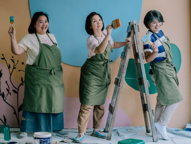 鍾欣凌（左起）、楊貴媚、嚴藝文對《老少女奇遇記》雙料入圍金鐘獎，以平常心面對。桂田文化藝術基金會提供