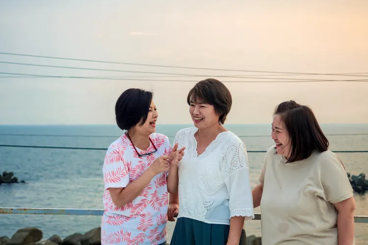 楊貴媚（左起）、嚴藝文、鍾欣凌在節目裡展現3位大齡女子無懼年齡的人生哲學。桂田文化藝術基金會提供