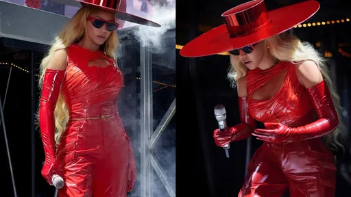 碧昂絲穿BALMAIN訂製套裝洩霸氣 胸前開洞洛杉磯火辣開唱