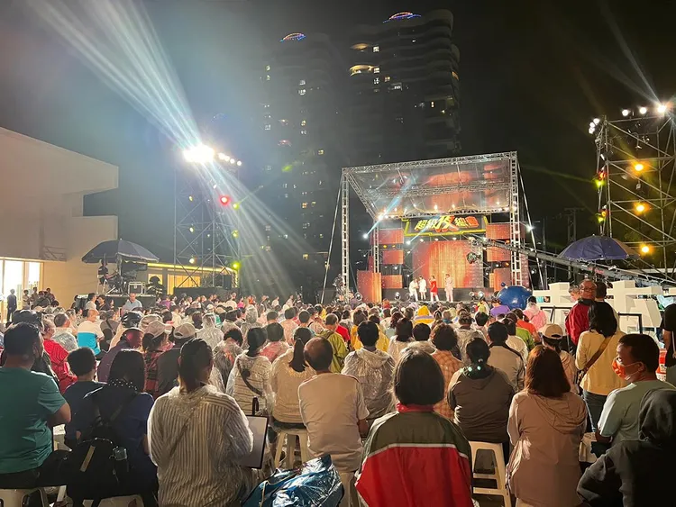 現場擠滿人潮，與民眾共襄盛舉