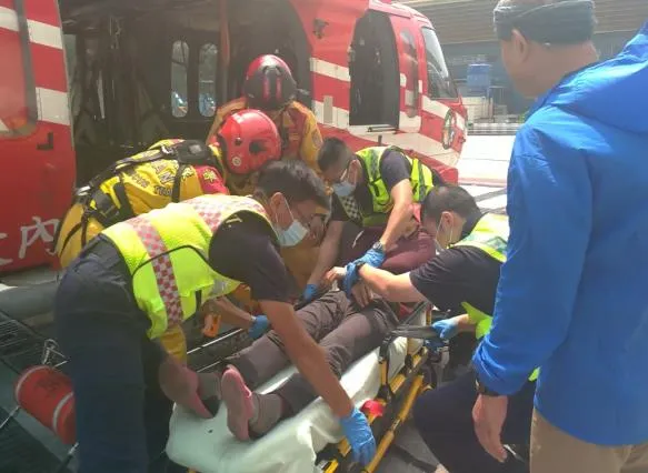 2名傷者經救護車後送就醫。空勤總隊提供