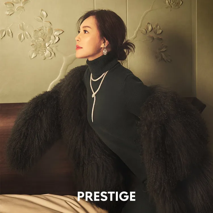 曾馨瑩身著MICHAEL KORS服裝搭配寶格麗珠寶。翻攝prestigetaiwan IG