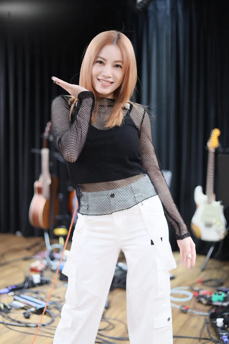 徐懷鈺為了攻蛋備戰，賣力練團中。寬宏藝術提供