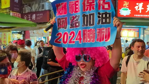 直擊｜郭台銘逛夜市！韓粉激動姊相挺　轟侯友宜「老三爬不起」連柯文哲都打不贏