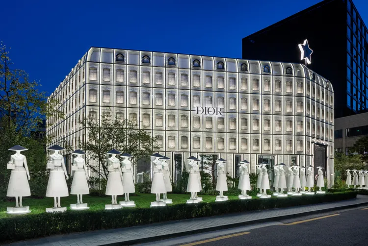 DIOR於位在韓國首爾市聖水洞的概念店舉辦Lady Dior Celebration展覽。品牌提供