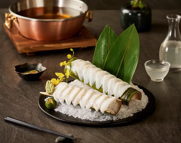 10月底前凡消費「旬嚐」任一套餐，加價680元即可享受原價980元的「比目魚兩吃盛宴」。業者提供