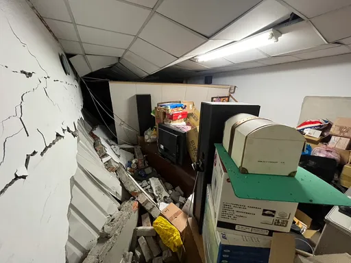 三重建案灌漿「爆模」淹入鄰宅險埋1家4口 工務局勒令停工追罰18萬元