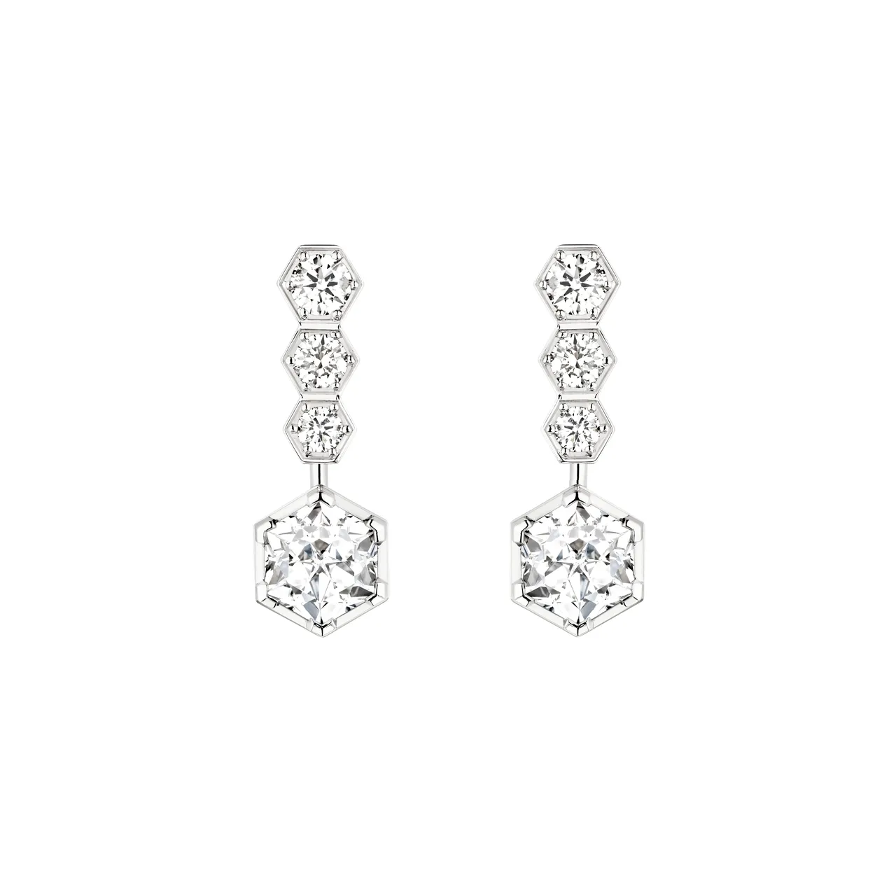 Bee My Love 18K白金耳環，價格店洽。品牌提供