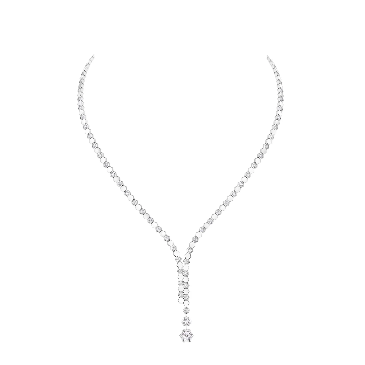 Bee My Love 18K白金項鍊，價格店洽。品牌提供