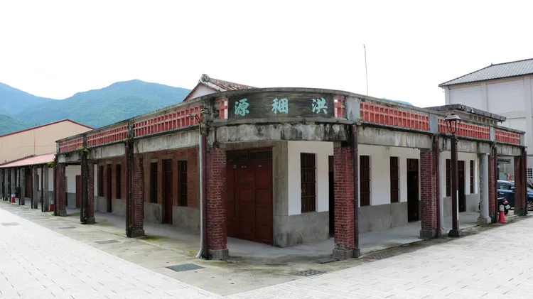 洪稇源商店六龜支店現在外觀。高史博提供